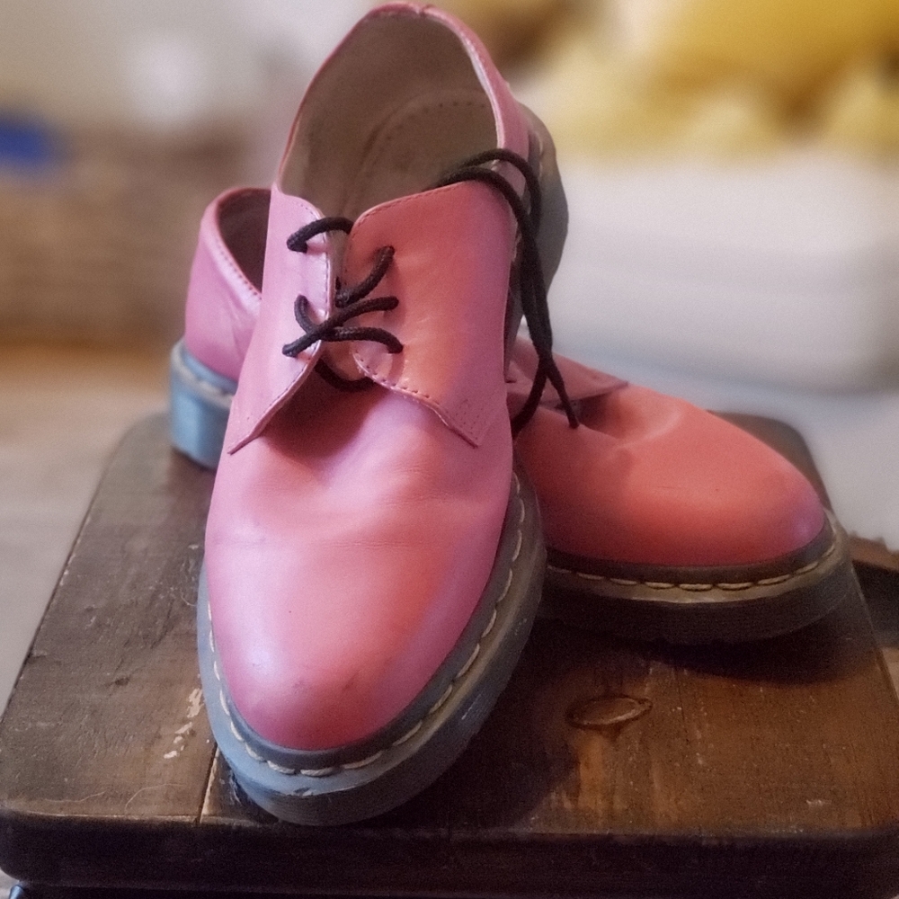 Vintage Pink Doc Martens 💗